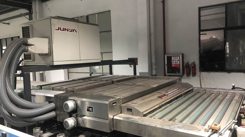 LED Bathroom Mirror Production Process Cleaning